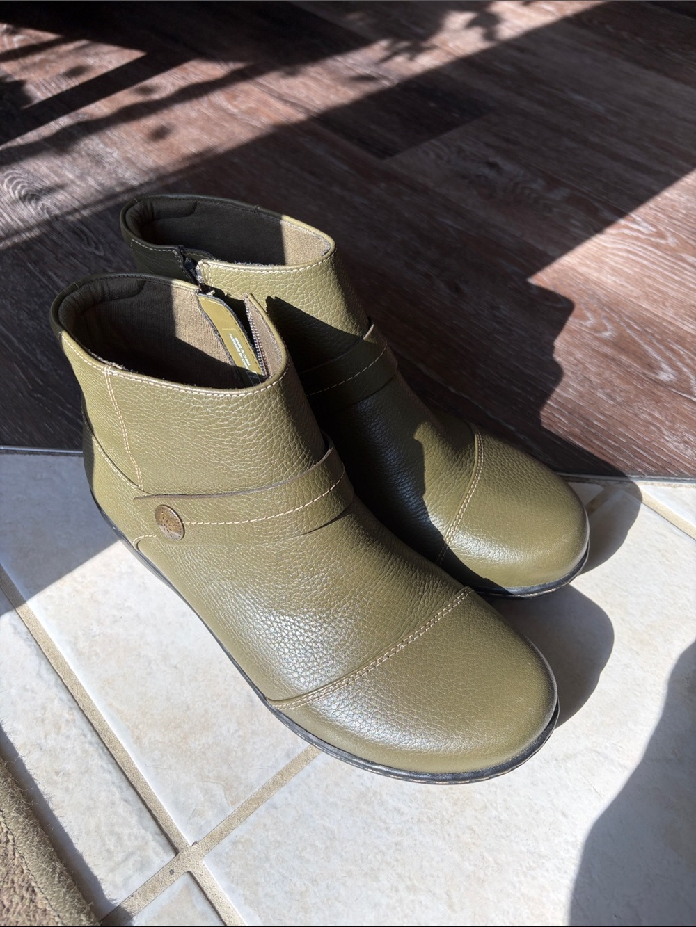 Clark’s Women’s Olive Green Ankle Boots